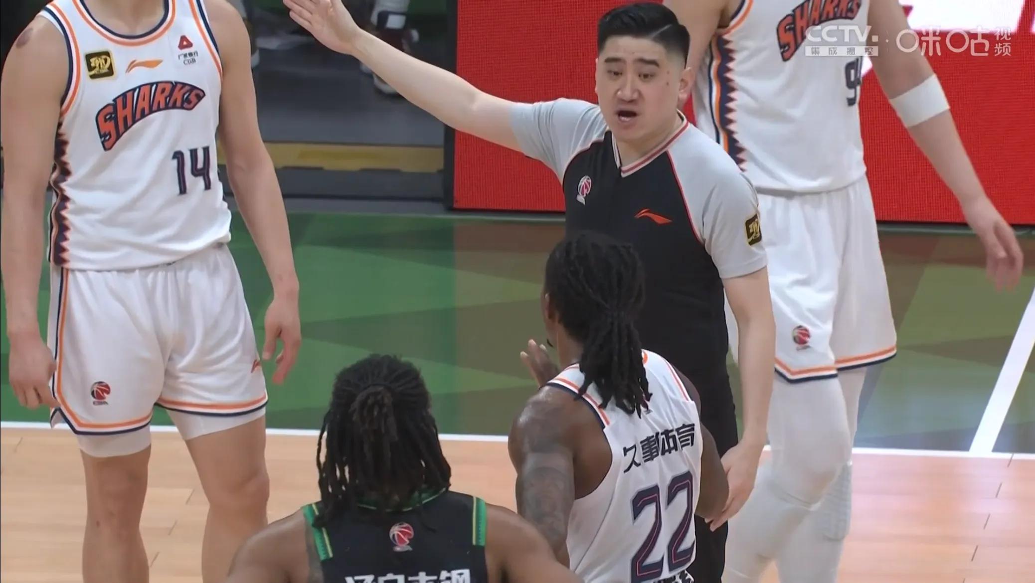 上海男篮锻炼过硬技术，备战辽宁