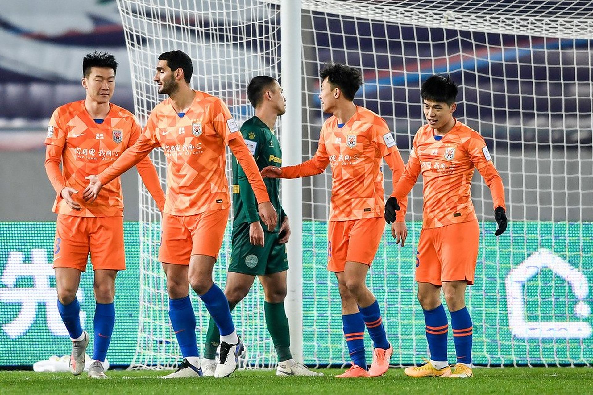 绿城主场大胜鲁能，豪取三分的简单介绍