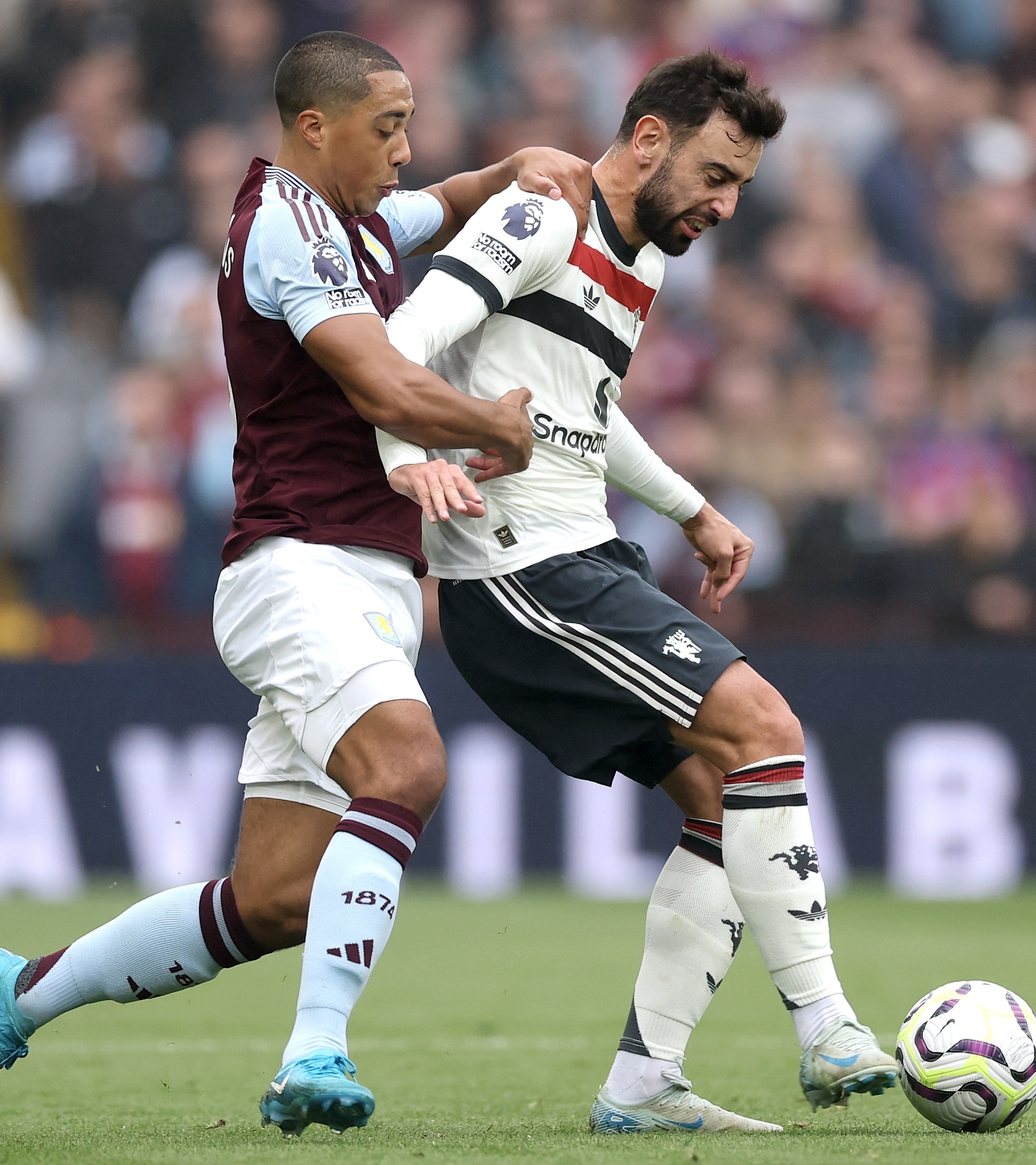 曼联客场大败，球员表现低迷