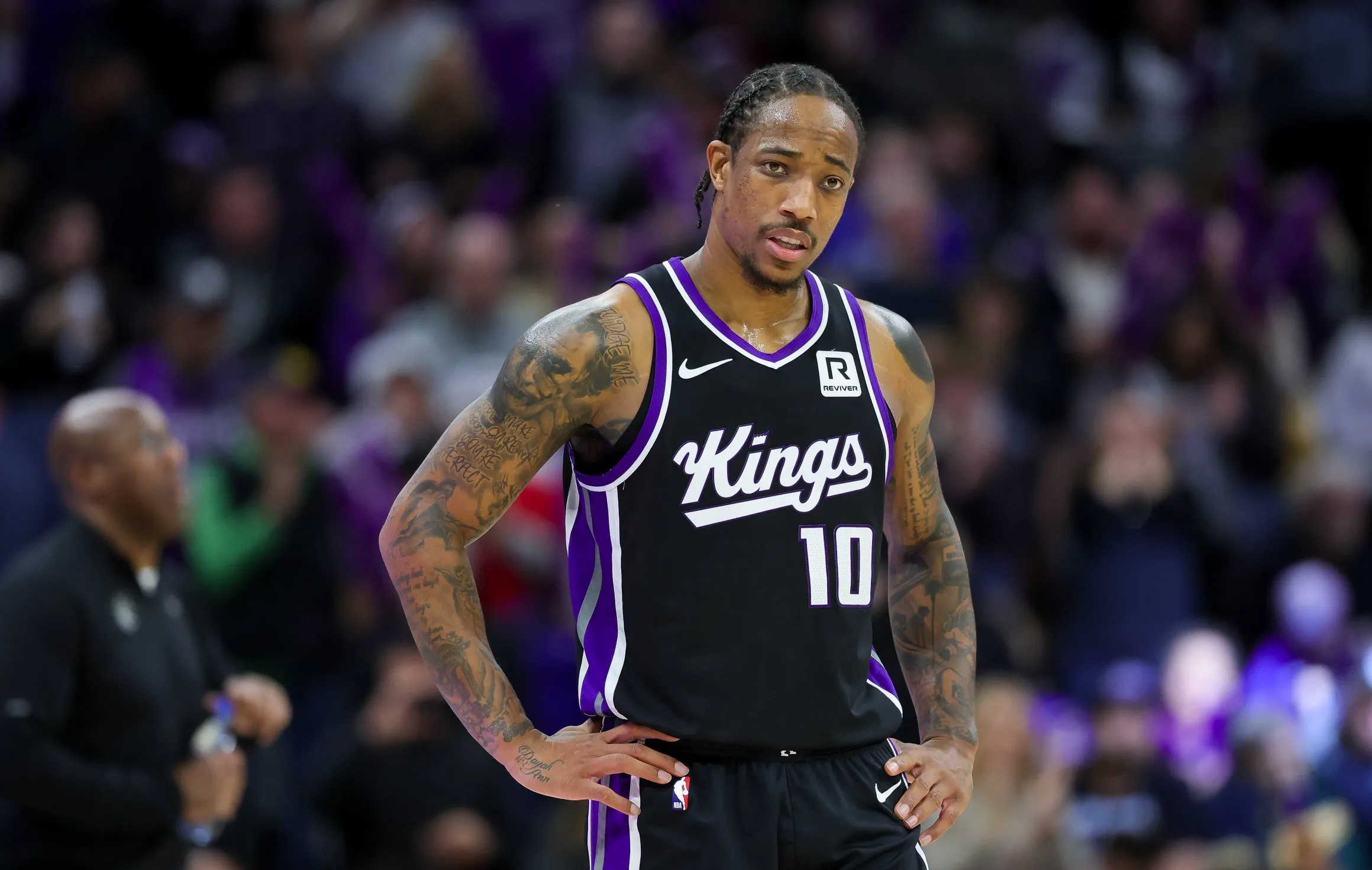 三亿体育体育官网-活塞遭遇三连败，德罗赞30+10