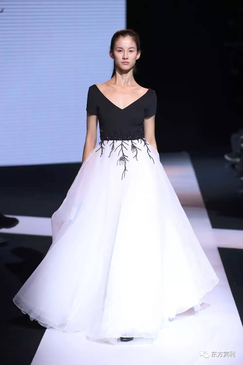 力与美的碰撞，风华绝代谱写辉煌的简单介绍