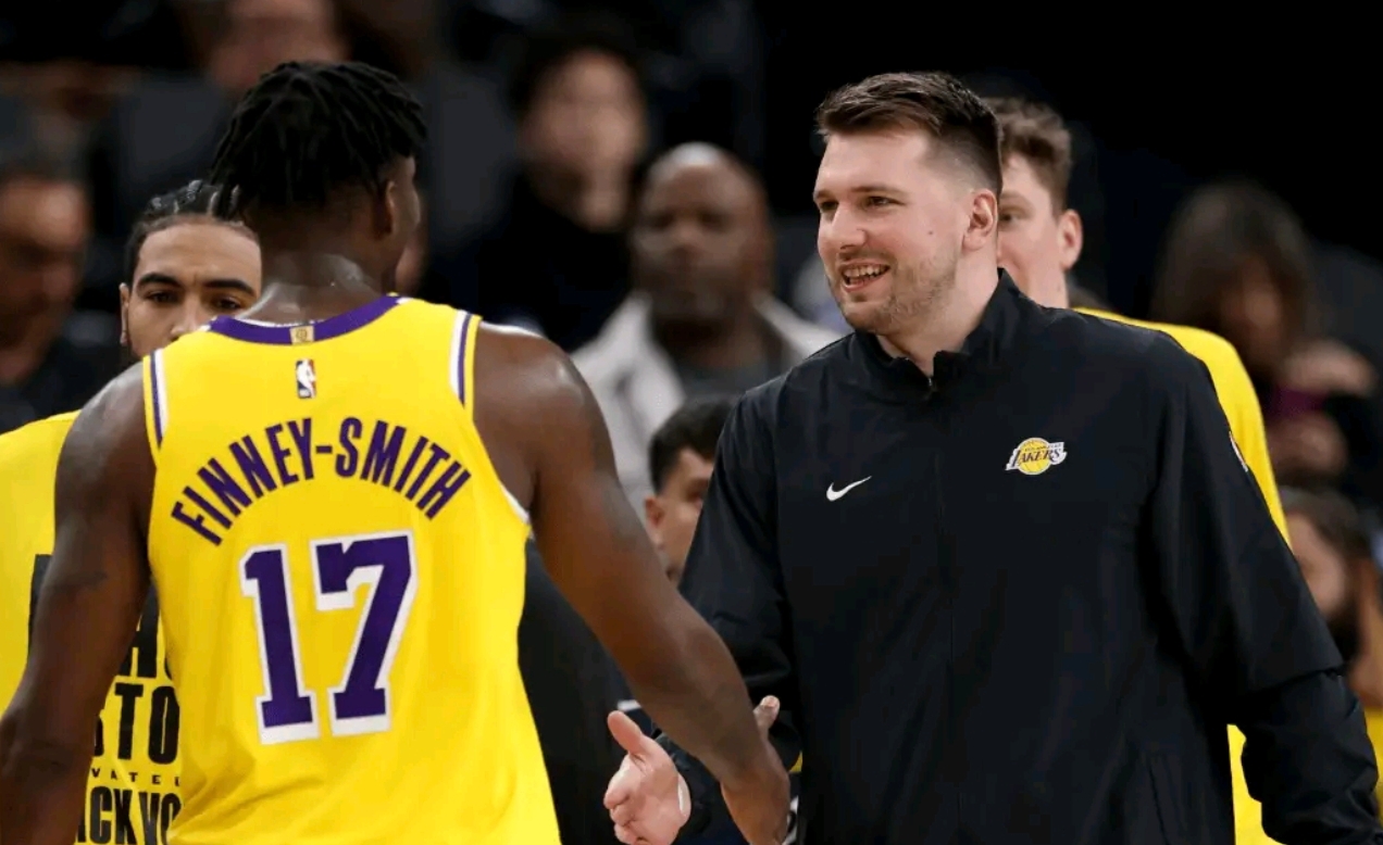 爵士险胜灰熊，豪取三连胜