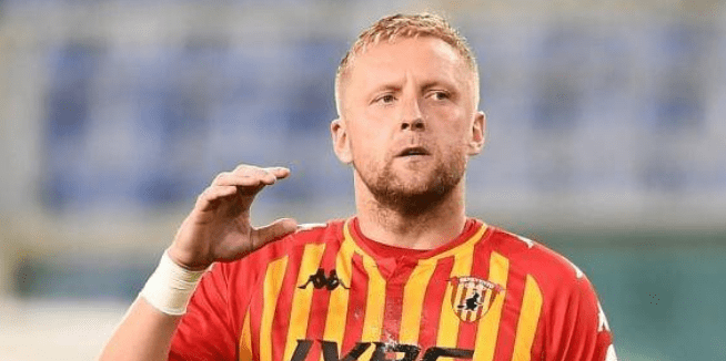 三亿体育体育链接-包含萨索洛击败克罗托内，保持领先优势的词条