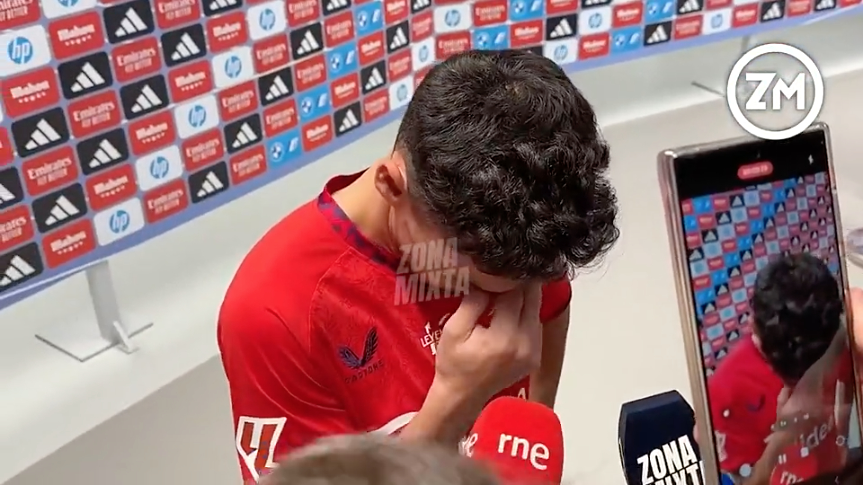 阿森纳门将拉姆斯戴尔受伤，继续沉沦