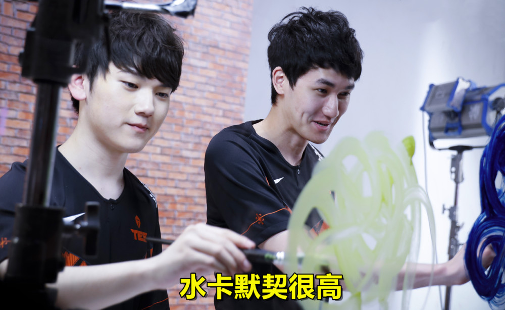 三亿体育体育在线登录-索肖球员合练磨合默契，期待胜利的简单介绍