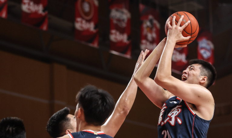 三亿体育体育网址-上海队成功逆袭，赢得了当晚比赛的胜利的简单介绍